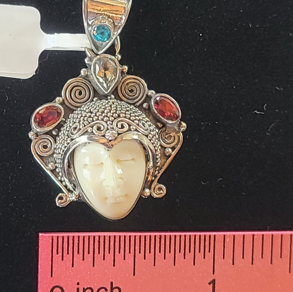 Bali hand carved bone & gem pendant - Picture 4 of 7